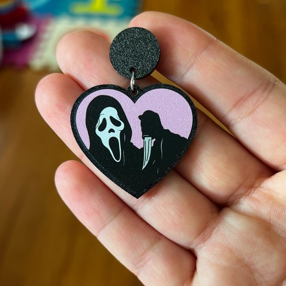 Scream Ghost Face Movie Earrings Heart Glitter Black - Picture 4 of 4